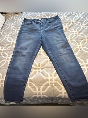 Madewell Straight-Leg Jeans in Medium Blue